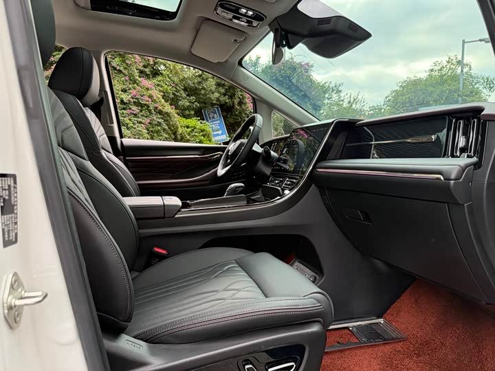 Фото 12 - GAC Trumpchi M8