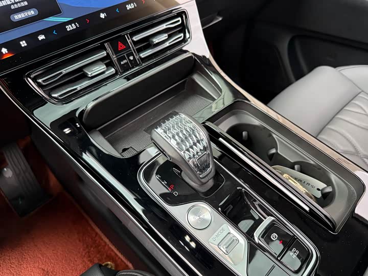 Фото 20 - GAC Trumpchi M8