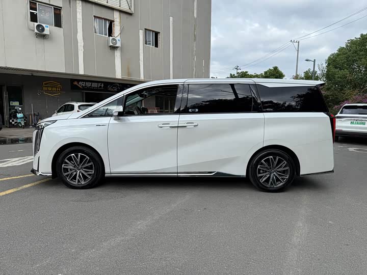 Фото 4 - GAC Trumpchi M8