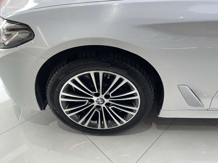 Фото 13 - BMW 5 Series