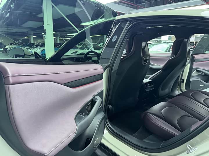 Фото 10 - Xiaomi SU7