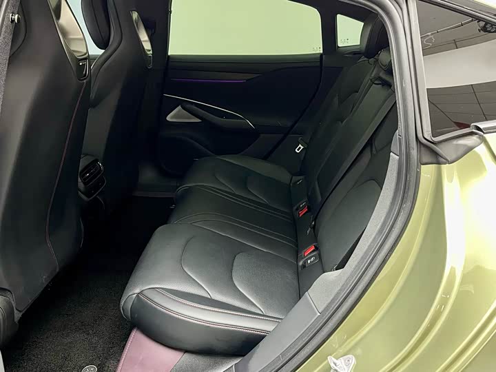 Фото 15 - Xiaomi SU7