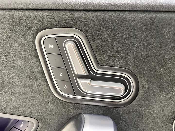 Фото 17 - Mercedes-Benz CLA-Class