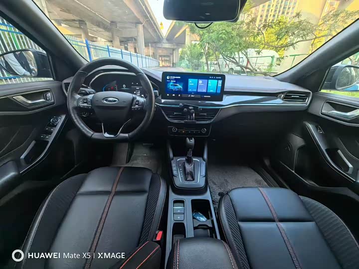 Фото 6 - Ford Focus