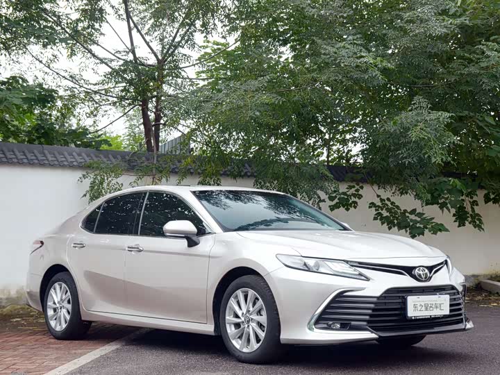 Фото 3 - Toyota Camry