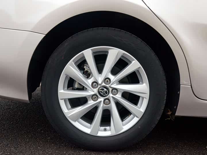 Фото 6 - Toyota Camry