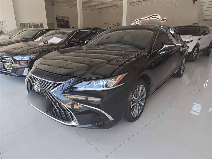 Фото 1 - Lexus ES