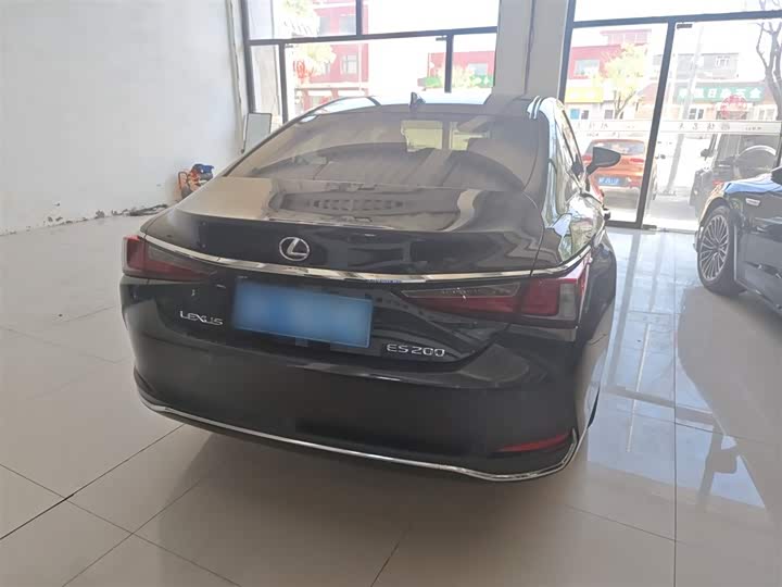 Фото 6 - Lexus ES