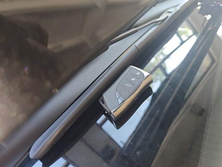 Фото 9 - Lexus ES