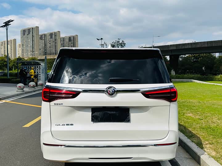 Фото 6 - Buick GL8 ES