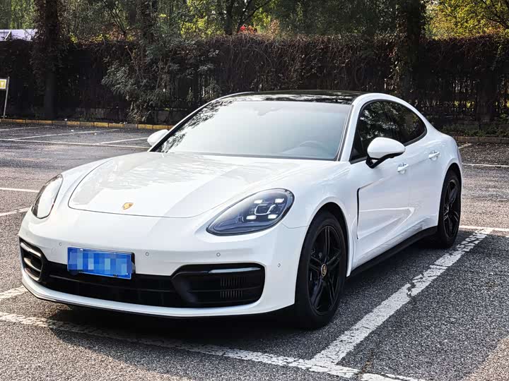 Фото 1 - Porsche Panamera