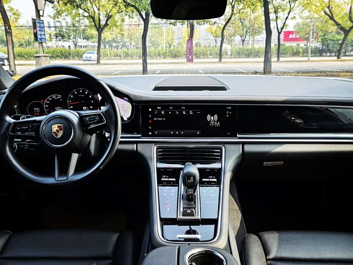 Фото 10 - Porsche Panamera