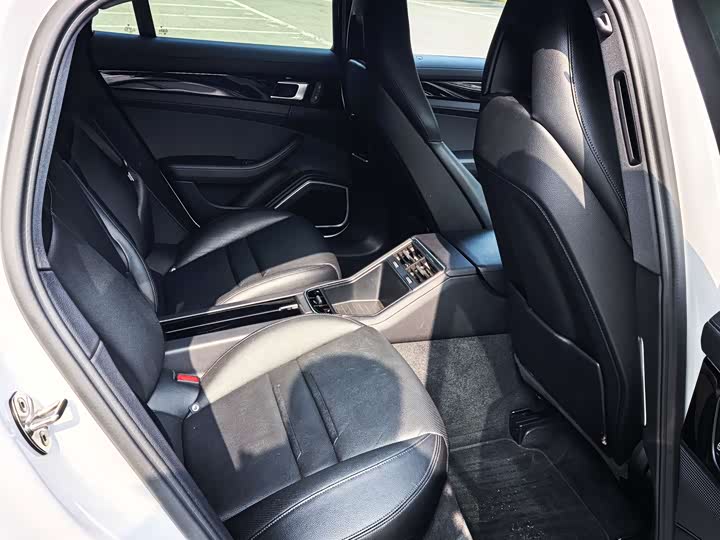 Фото 8 - Porsche Panamera