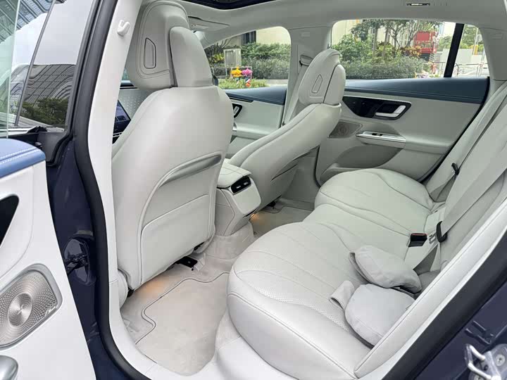 Фото 10 - Mercedes-Benz EQE