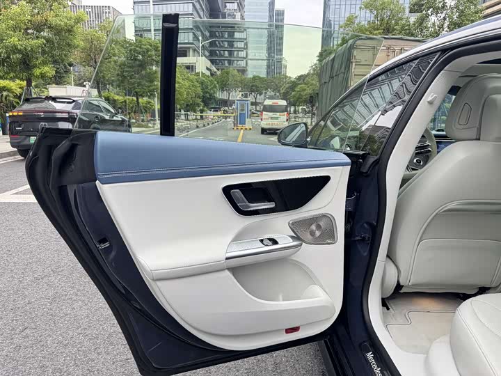 Фото 11 - Mercedes-Benz EQE