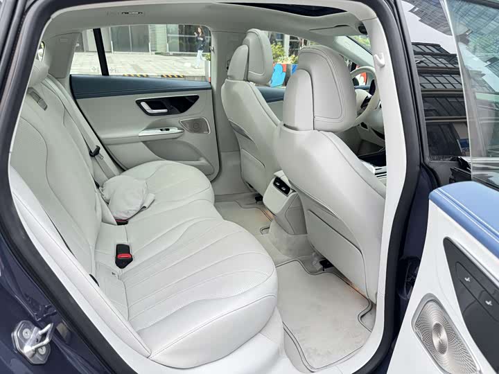 Фото 14 - Mercedes-Benz EQE