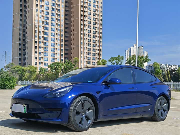 Фото 1 - Tesla Model 3