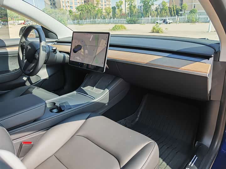 Фото 12 - Tesla Model 3