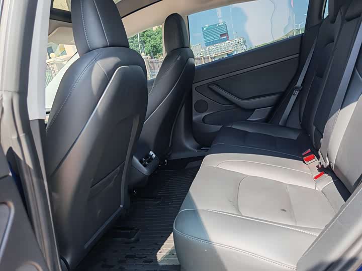 Фото 14 - Tesla Model 3