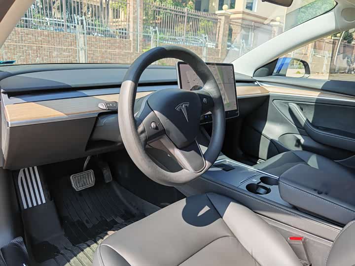 Фото 17 - Tesla Model 3