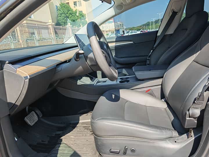 Фото 18 - Tesla Model 3