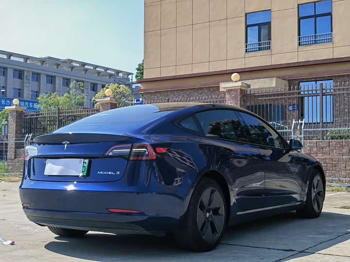 Фото 4 - Tesla Model 3