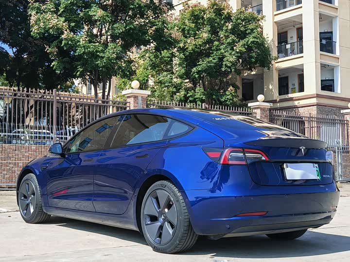 Фото 6 - Tesla Model 3