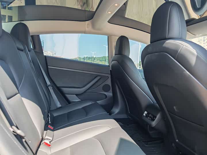 Фото 9 - Tesla Model 3