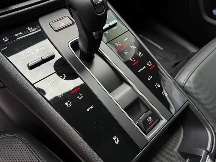 Фото 14 - Porsche Macan