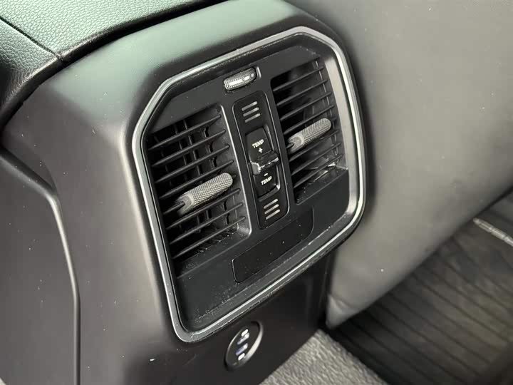 Фото 16 - Porsche Macan