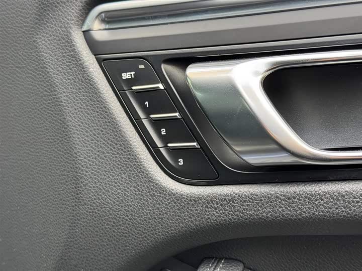 Фото 17 - Porsche Macan