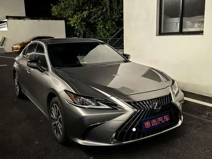 Фото 3 - Lexus ES