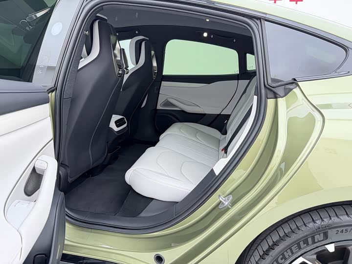 Фото 18 - Xiaomi SU7