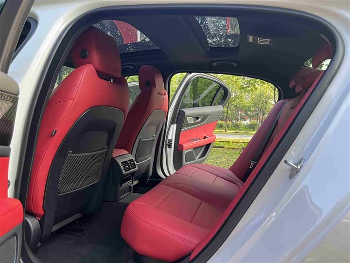 Фото 5 - Jaguar XE L