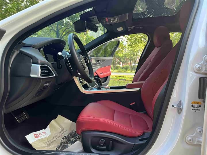 Фото 6 - Jaguar XE L