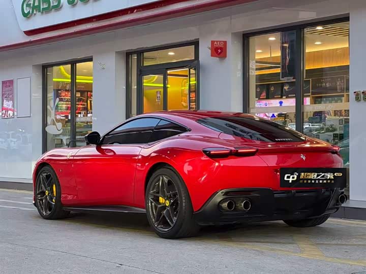 Фото 2 - Ferrari Roma