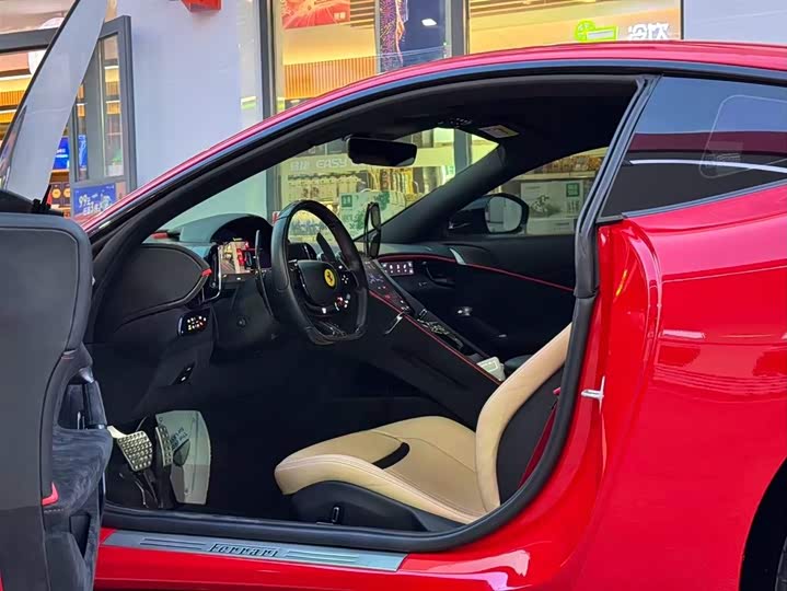 Фото 5 - Ferrari Roma