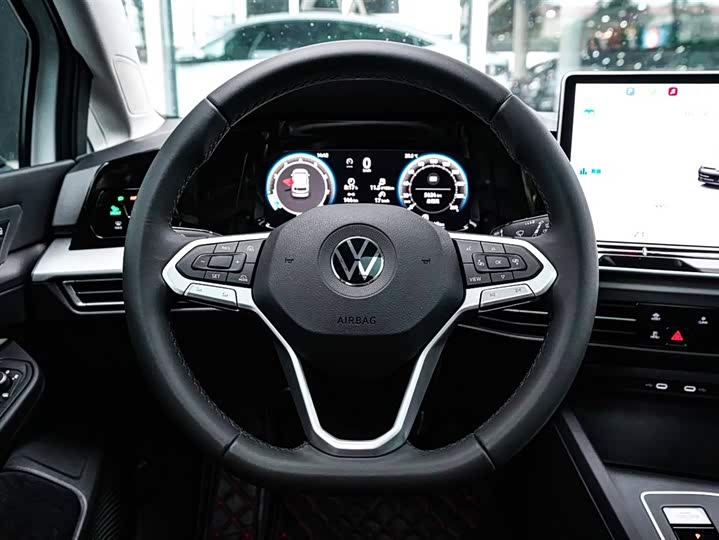 Фото 10 - Volkswagen Golf