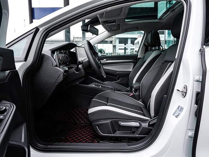 Фото 8 - Volkswagen Golf