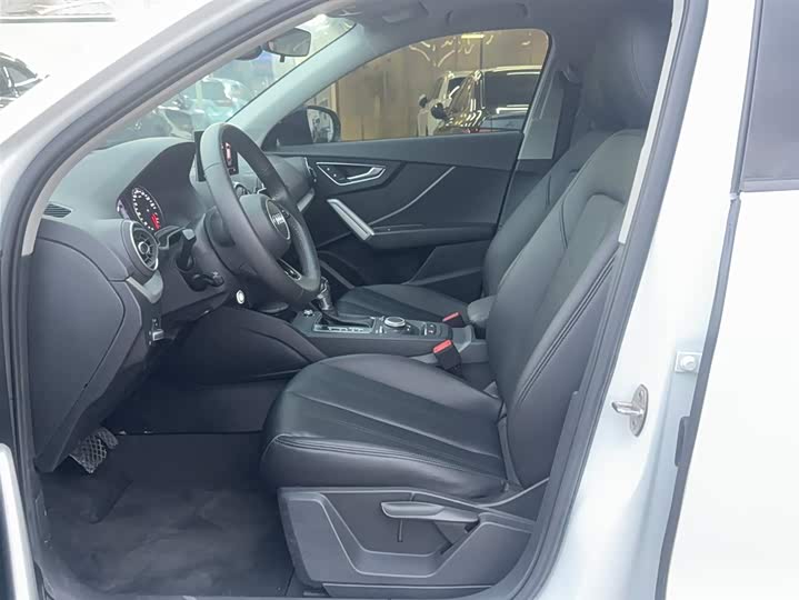 Фото 14 - Audi Q2L