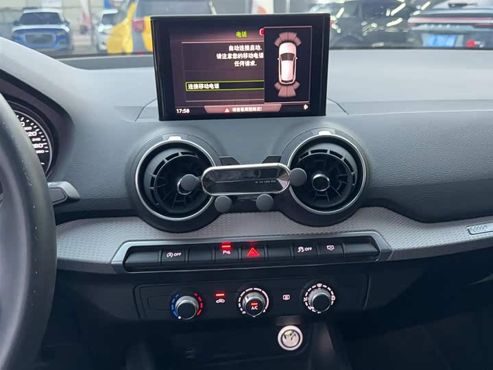 Фото 6 - Audi Q2L