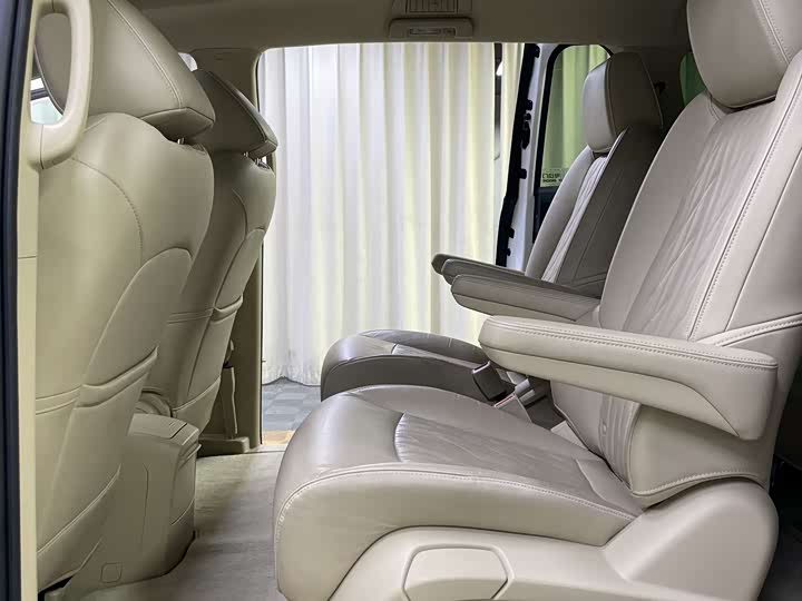 Фото 15 - Buick GL8 ES