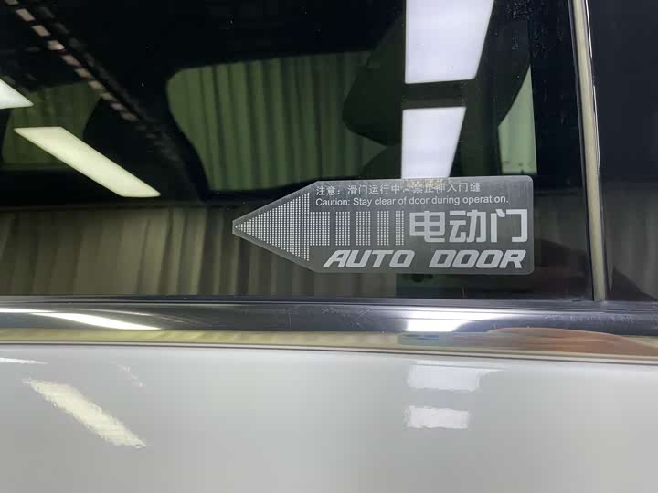 Фото 21 - Buick GL8 ES