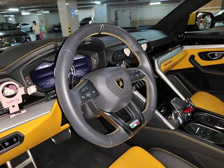 Фото 11 - Lamborghini Urus