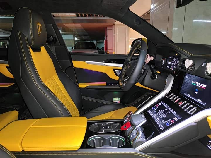 Фото 12 - Lamborghini Urus