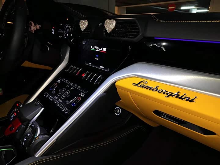 Фото 14 - Lamborghini Urus