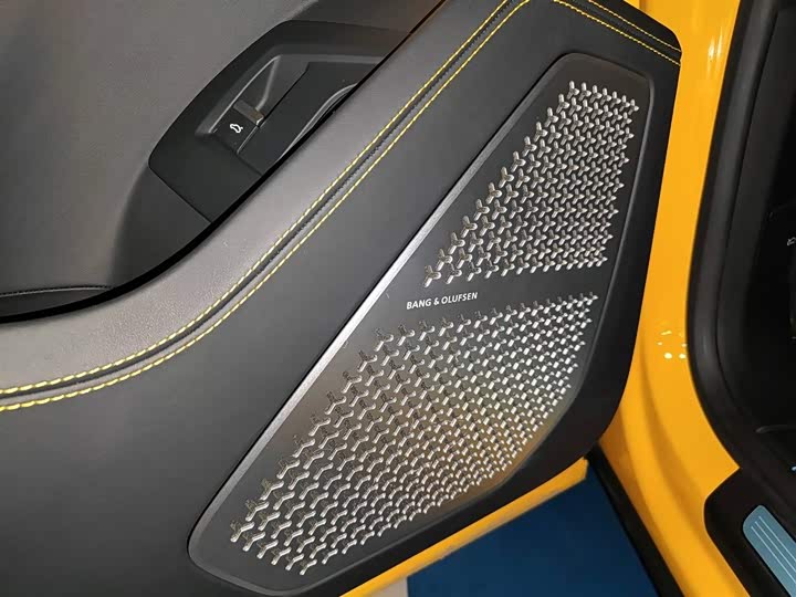 Фото 15 - Lamborghini Urus