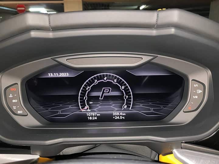 Фото 16 - Lamborghini Urus