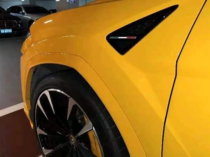 Фото 7 - Lamborghini Urus