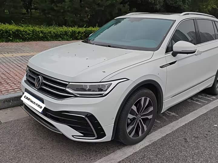 Фото 1 - Volkswagen Tiguan L Pro